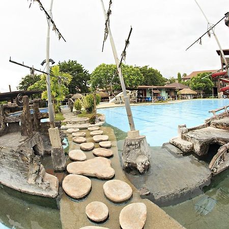 Caribbean Water Park And Resotel Bacolod Exterior photo