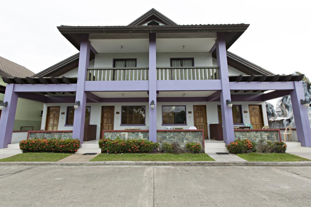 Caribbean Water Park And Resotel Bacolod Exterior photo