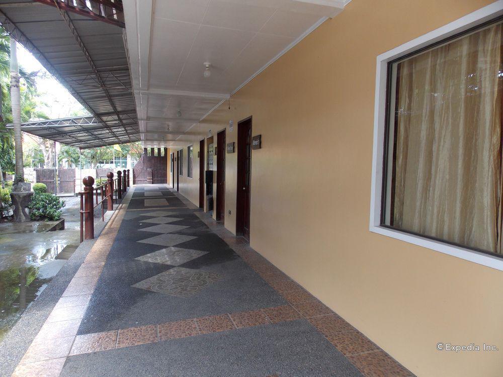 Caribbean Water Park And Resotel Bacolod Exterior photo
