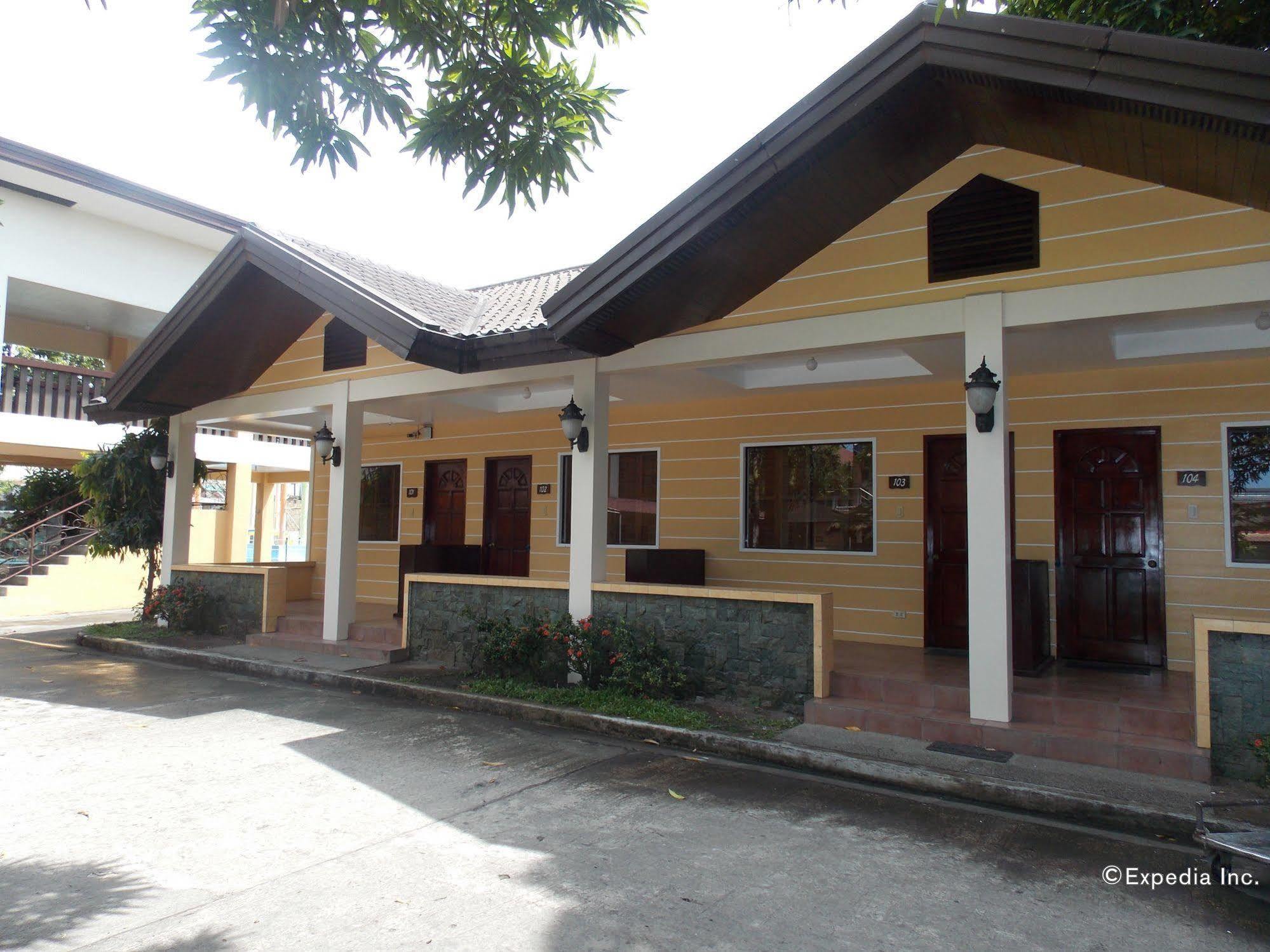 Caribbean Water Park And Resotel Bacolod Exterior photo